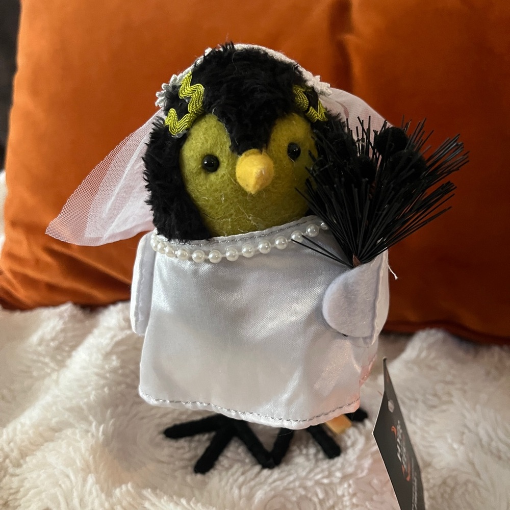 Add this Bride of Frankenstein Target bird to your collection!